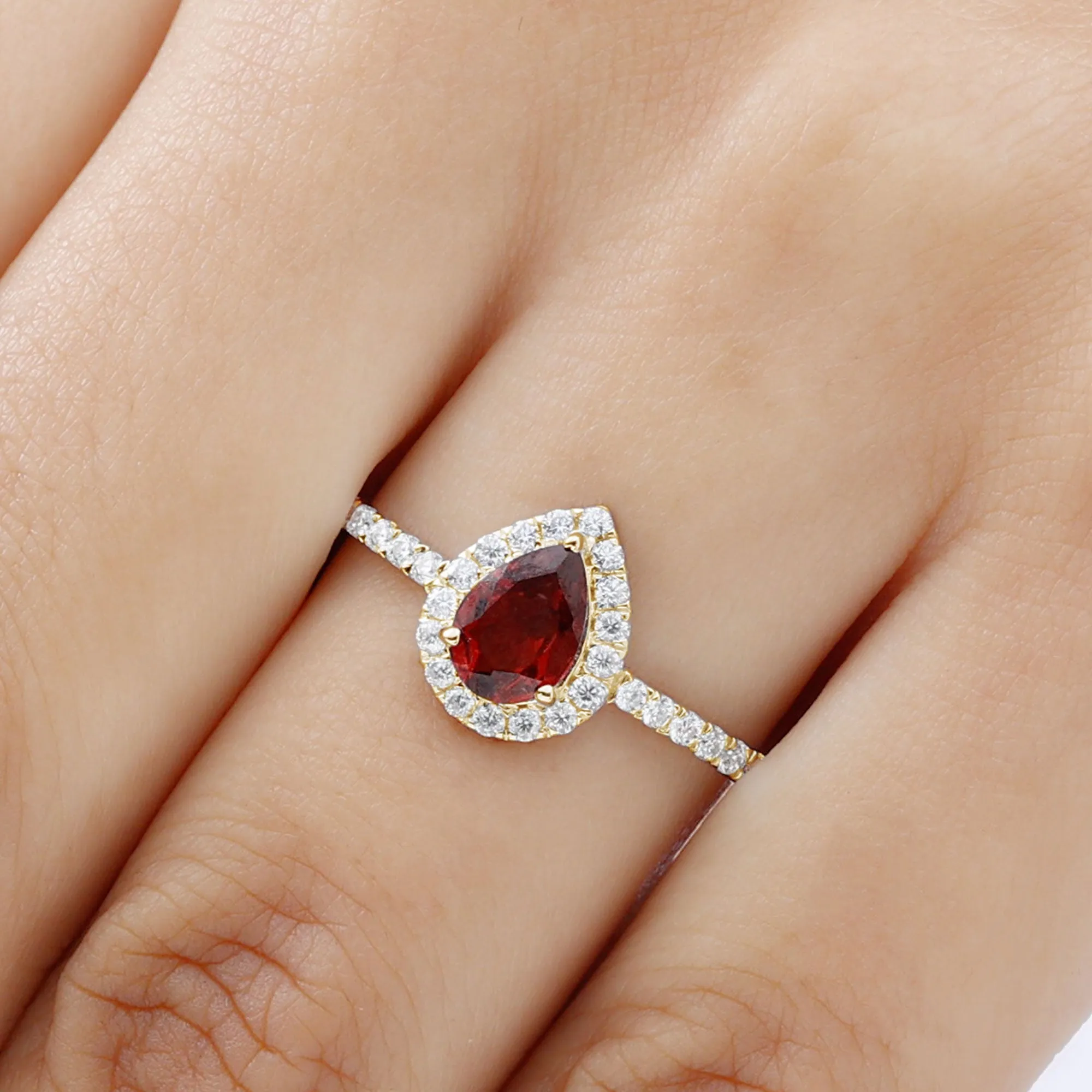 1.25 CT Pear Cut Garnet Solitaire Simple Engagement Ring with Diamond Accent