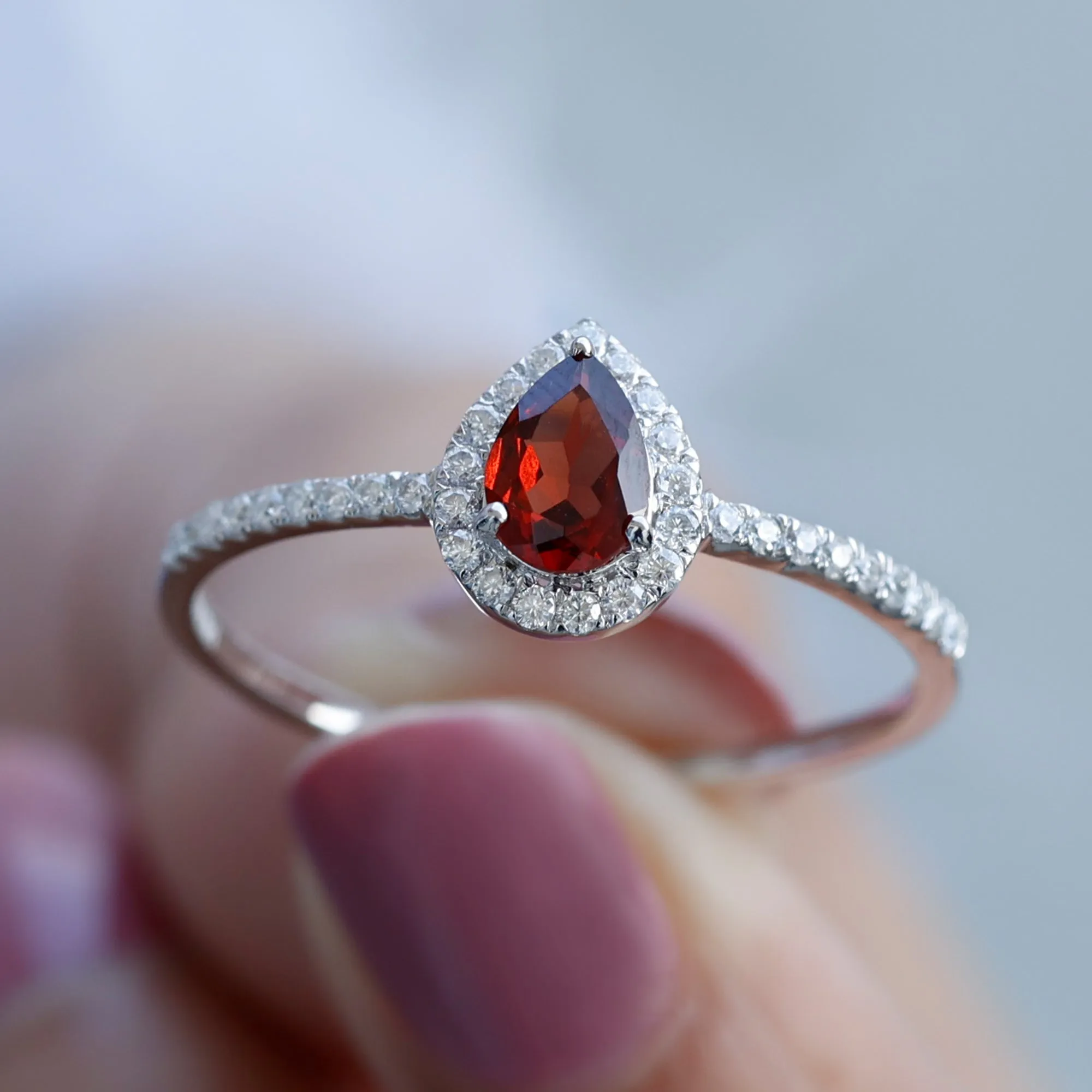 1.25 CT Pear Cut Garnet Solitaire Simple Engagement Ring with Diamond Accent