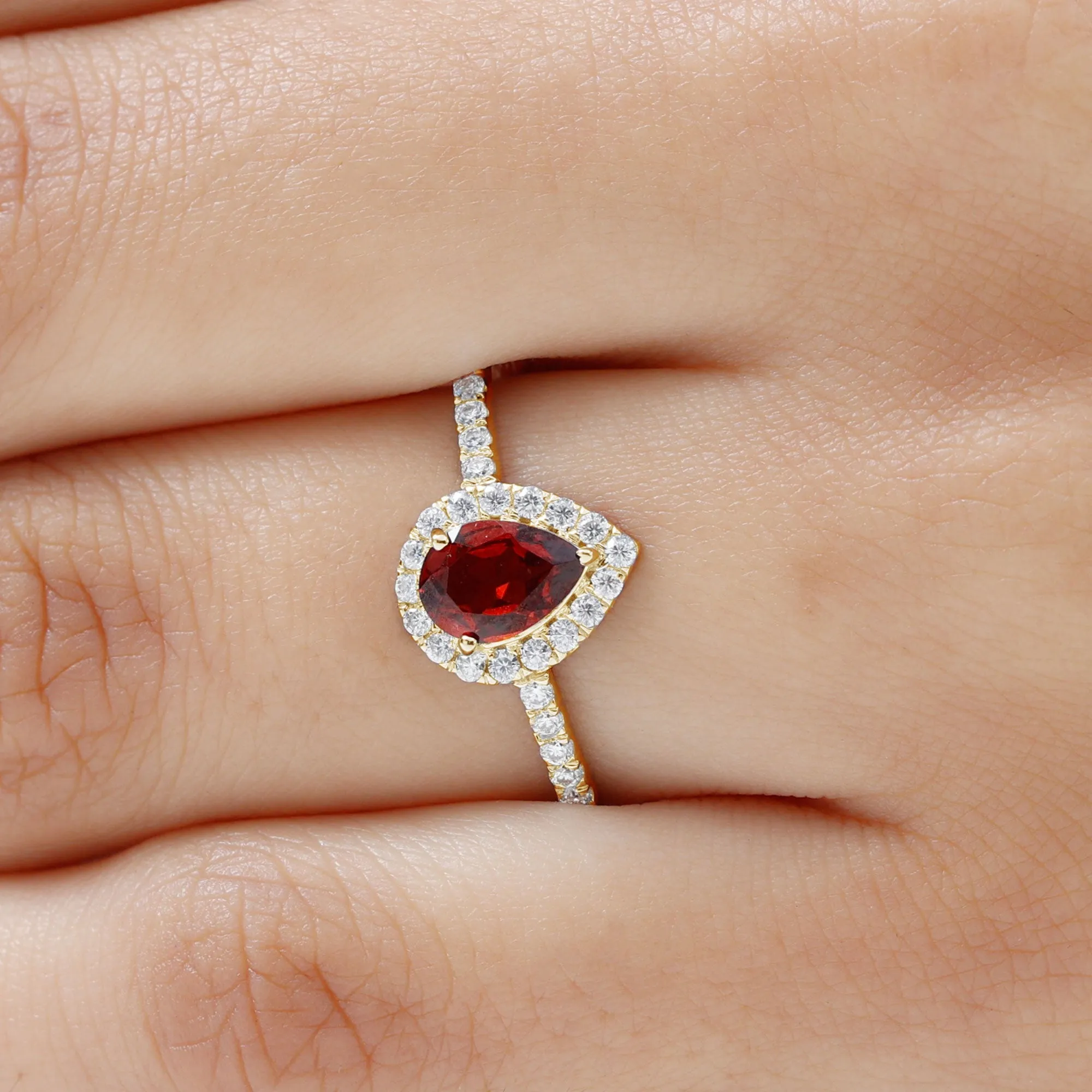 1.25 CT Pear Cut Garnet Solitaire Simple Engagement Ring with Diamond Accent