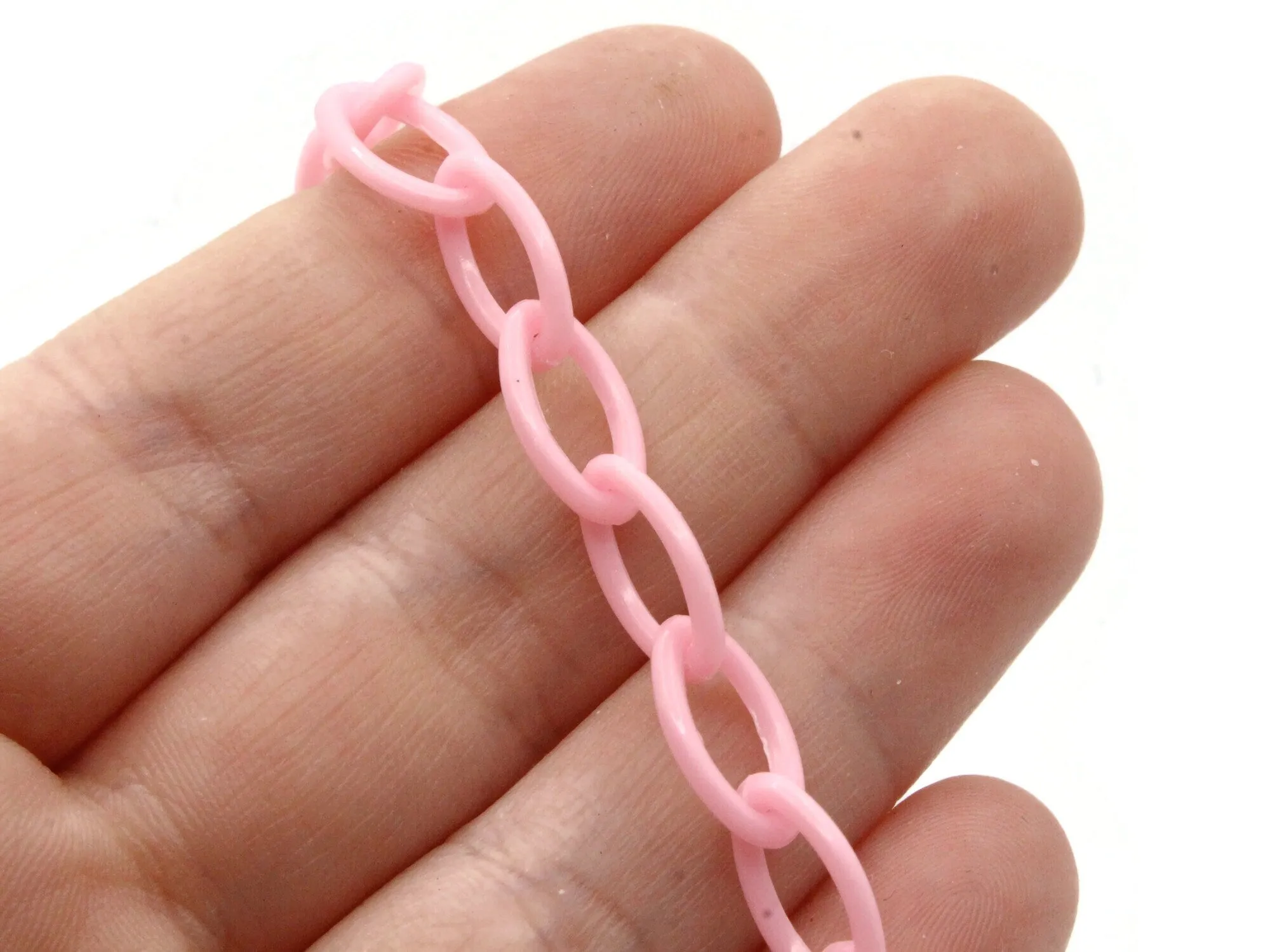 15.75 Inch Pink Plastic Oval Chain