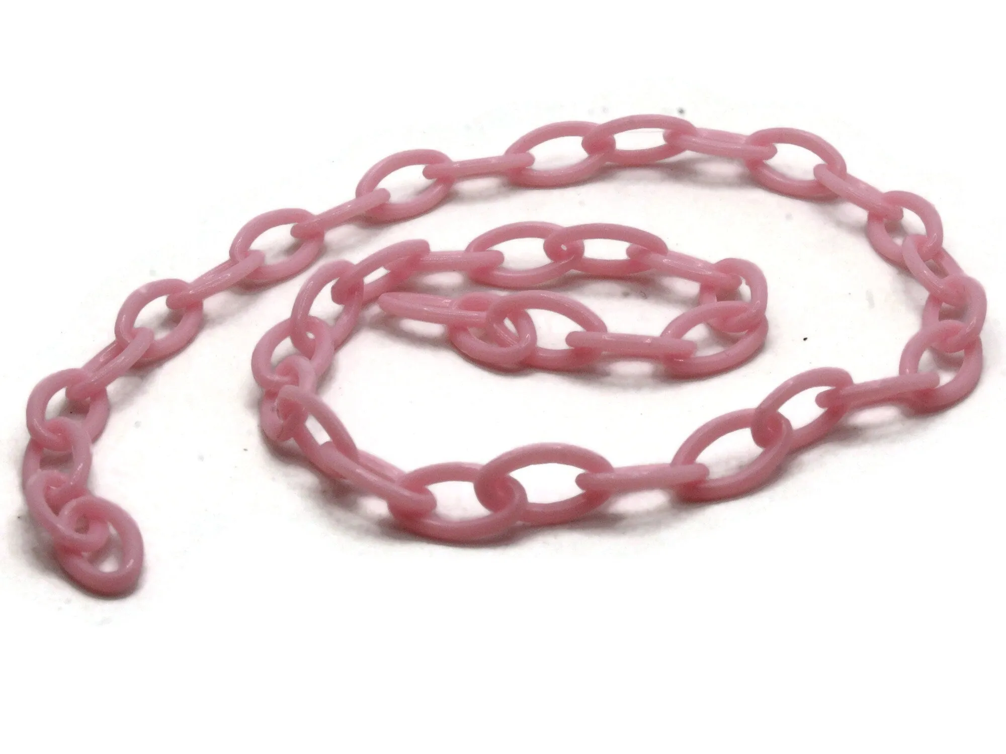 15.75 Inch Pink Plastic Oval Chain
