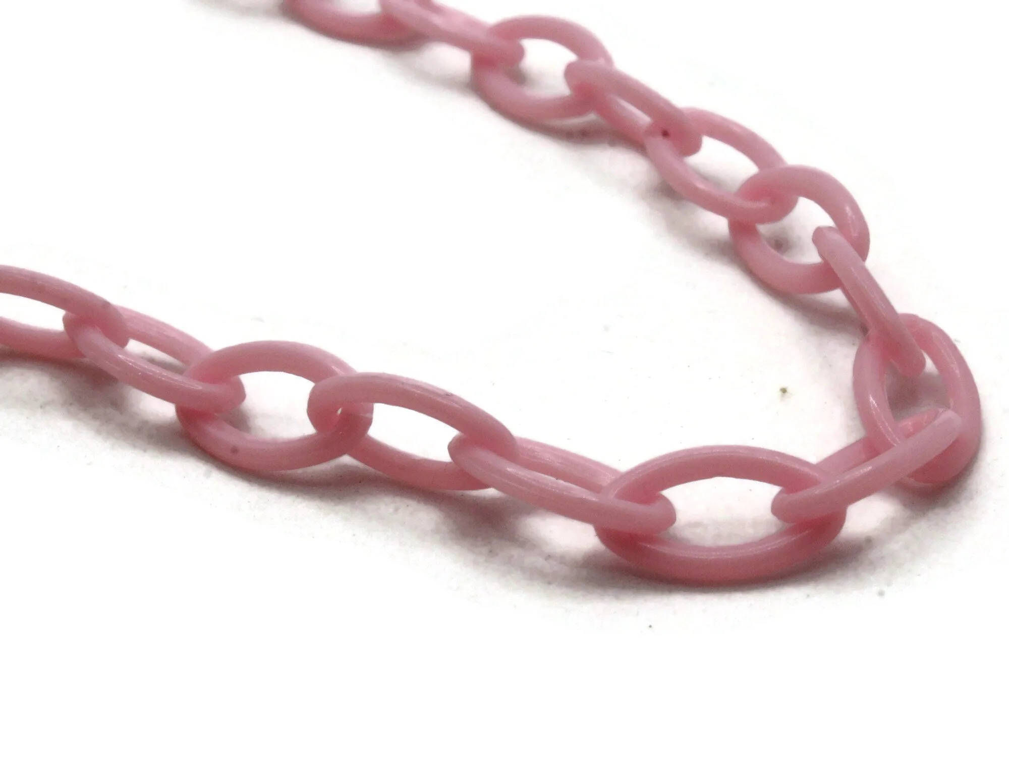 15.75 Inch Pink Plastic Oval Chain