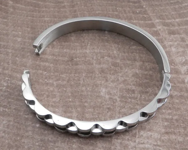 3 Row Hinge Clamp Bangle 8"