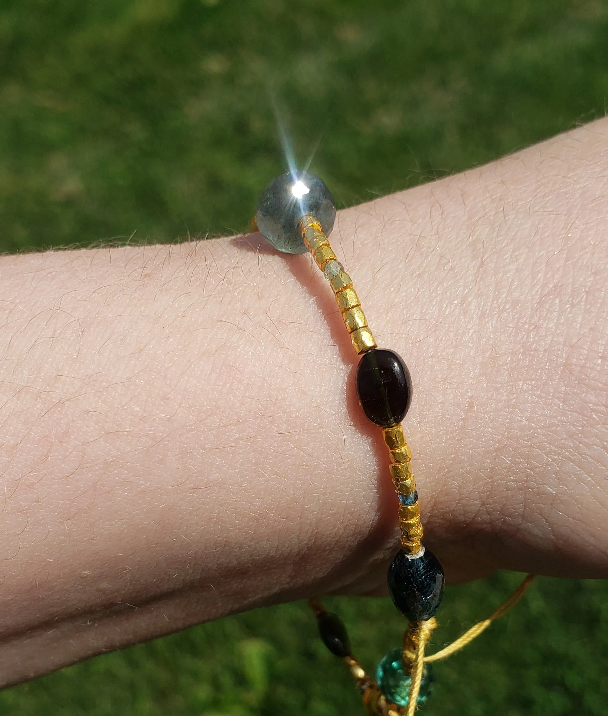 AVF Moss Aquamarine, Gold Glass, Kyanite, Peridot, Quartz, Tourmaline & Apatite Beaded Bracelet (SI3644 & SI3800)