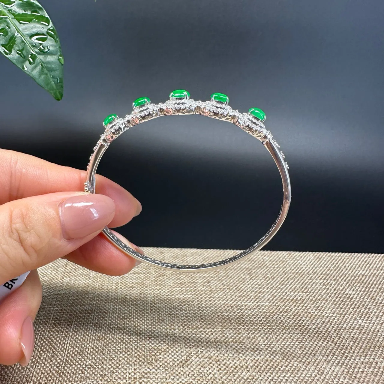 RealJade Luxury 18K White Gold Genuine Imperial Green Jadeite Jade Bangle with Diamonds